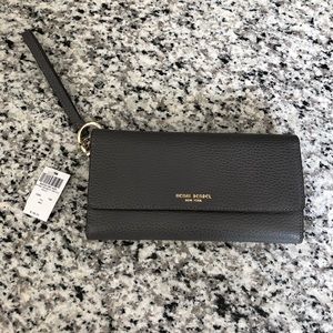 NWT Henri Bendel Phone Wristlet